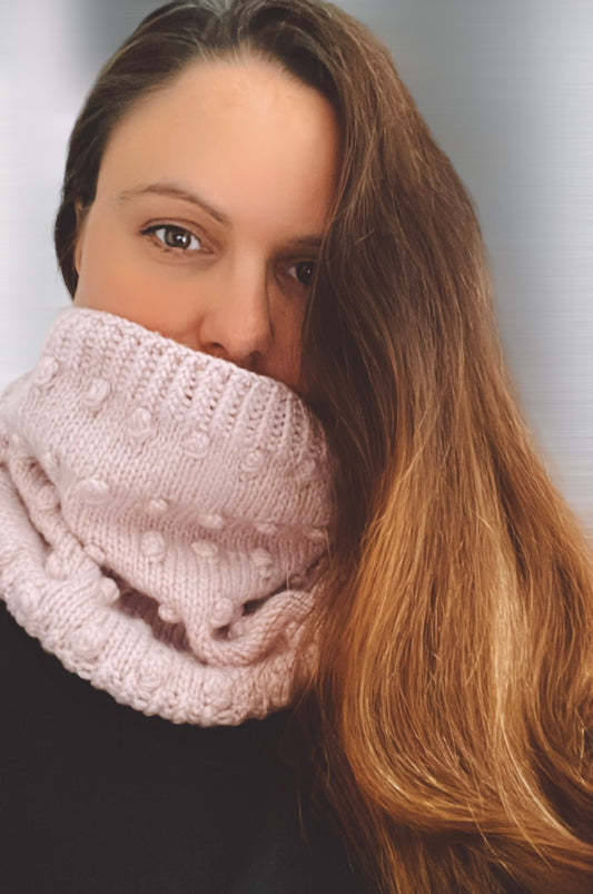 Neulottu tuubihuivi. Nyppyneulosta. Neuleohje NordicKitty verkkokaupasta.