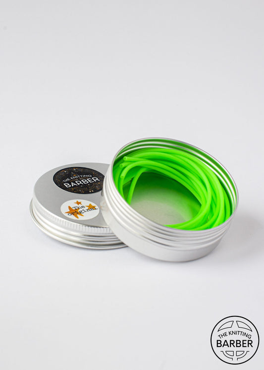 Vaaleanvihreä silmukkakaapeli metallirasiassa. Saatavilla NordicKittyn verkkokaupasta.