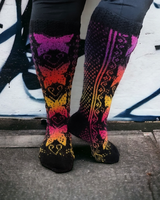 Summer Days pitkät kirjoneulevillasukat, neuleohje. Perhoskuvio.