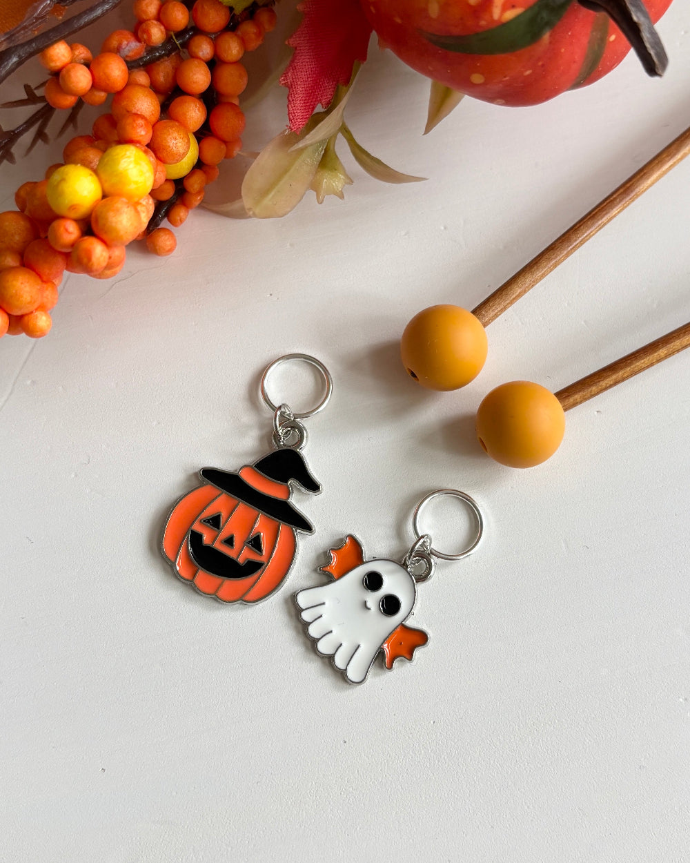 Halloween-setti neulojalle, silmukkamerkki, puikkostoppari